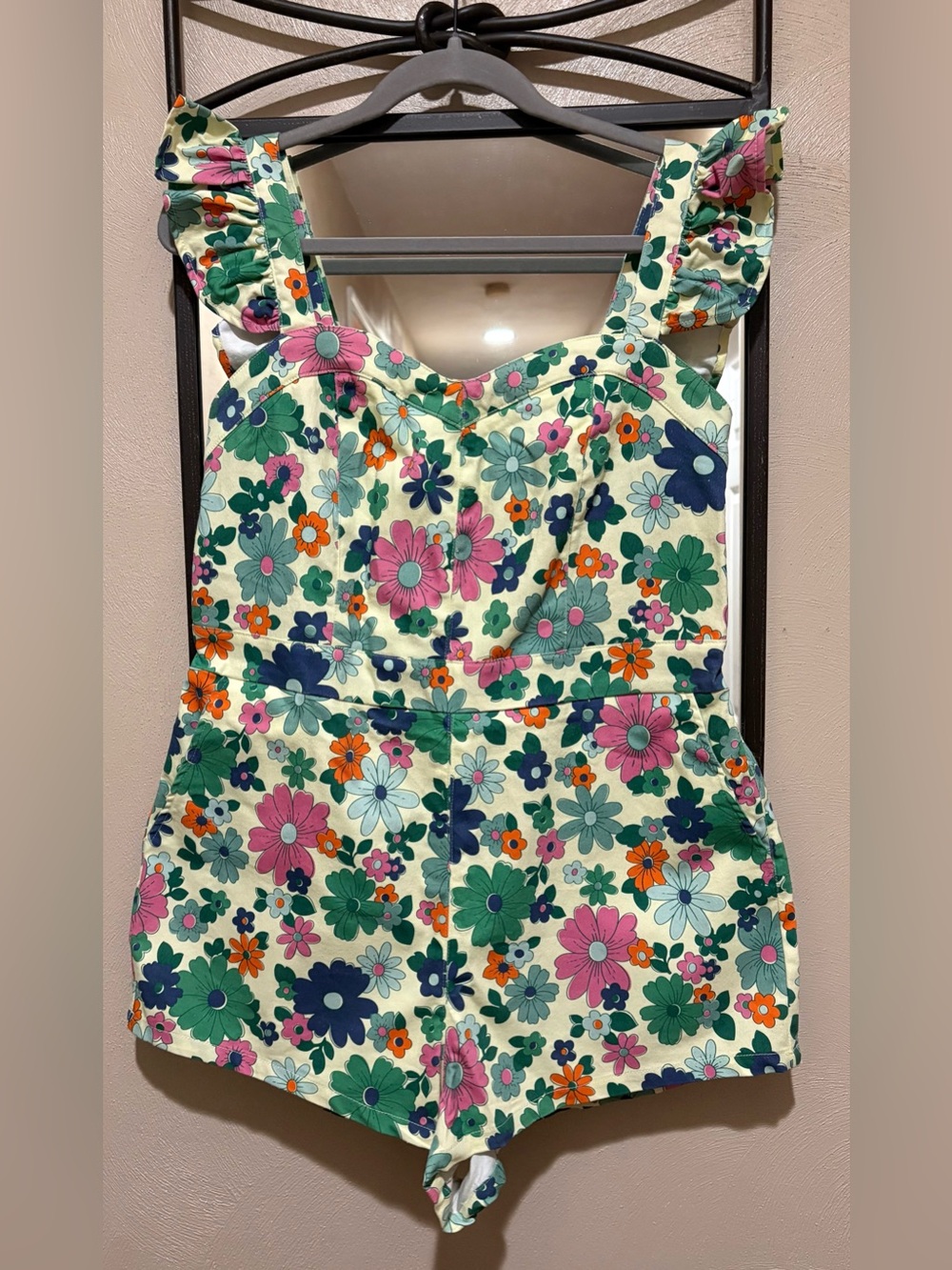 NWOT Baevely Floral Ruffle Strap Romper Size L